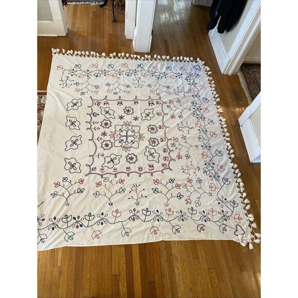 Vtg 50s Traditional Crewel Work Hand Embroidered Floral Tassels Bedspread 81x92 - Picture 9 of 16